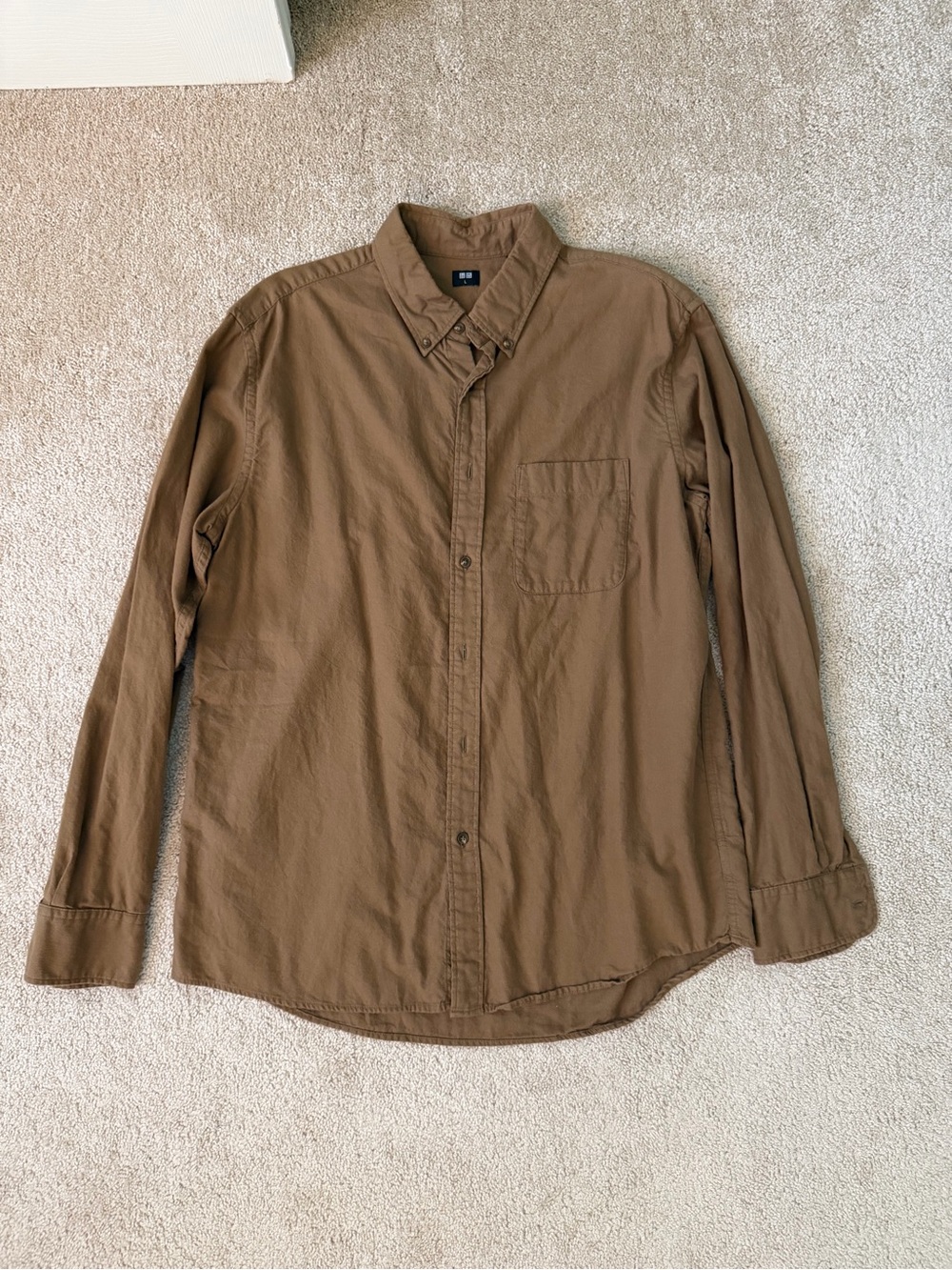 Uniqlo Men's Long-Sleeve Button-Down Shirt in Brown